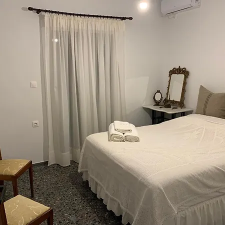 Heirlooms And Halos * Monastiraki (Phocis)